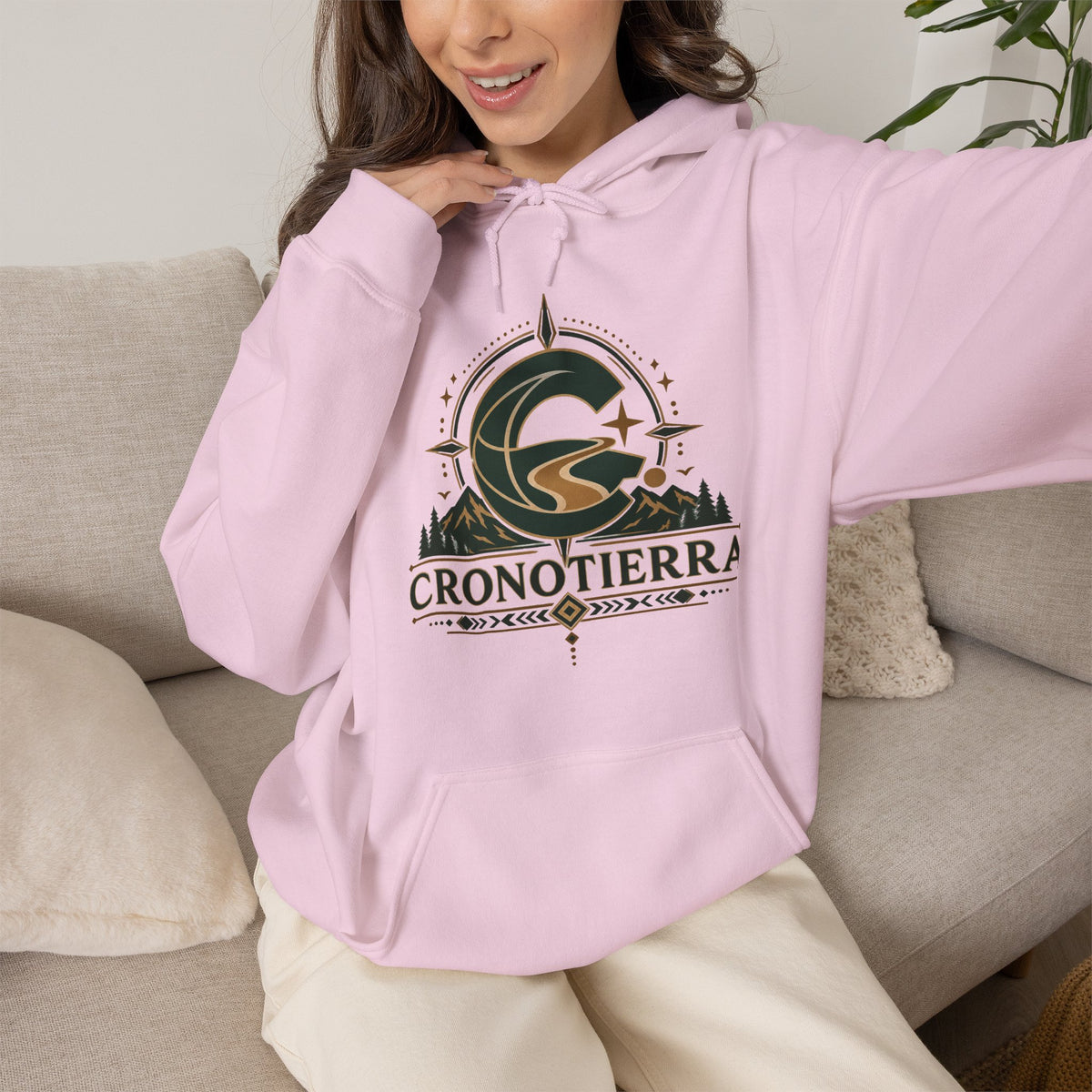 Cronotierra Adventure Hoodie – Unisex Heavy Blend Logo Sweatshirt